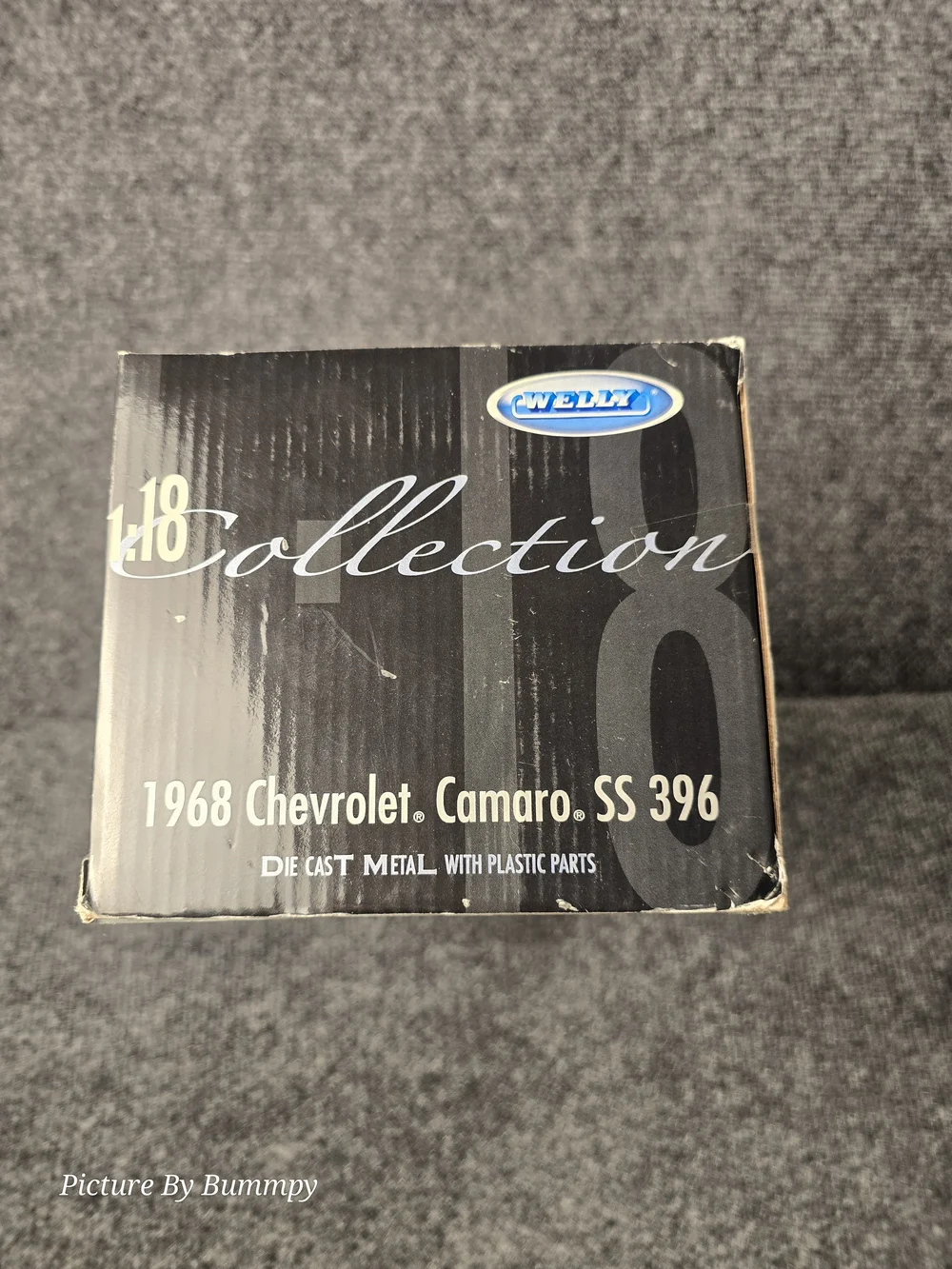 1:18 scale Welly diecast model of a 1968 Chevrolet Camaro SS 396 - Blue